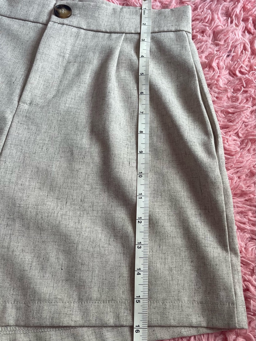Women’s High-Waist Cream Tailored Shorts - Picture 4 of 6